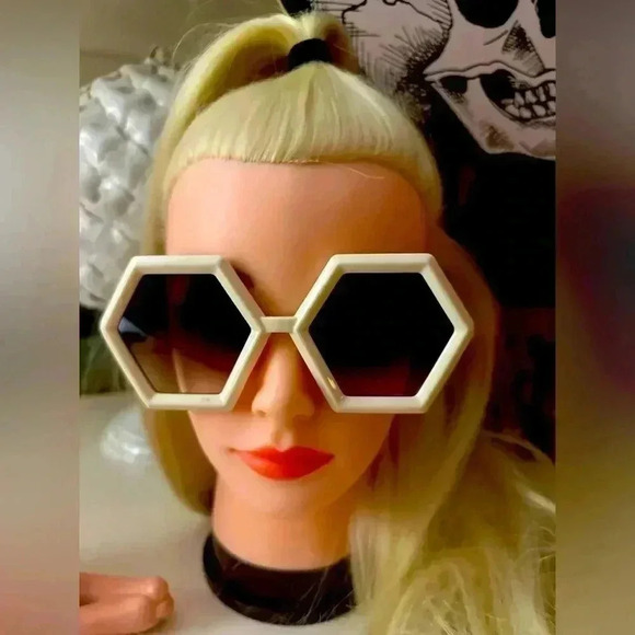 Accessories - Retro inspired sunglasses